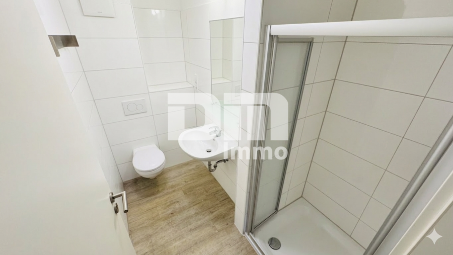 Moderne 4 Zimmer HP / EG Wohnung mit 2 Bädern und großer Terrasse direkt an der Uni - Bad / Dusche 1